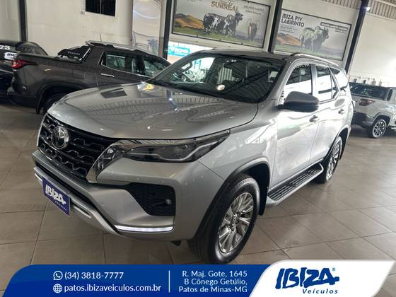 TOYOTA HILUX SW4 2.8 D-4D TURBO DIESEL SRX 7L 4X4 AUTOMÁTICO
